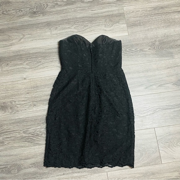 David’s Bridal Short Strapless All Over Lace Dress 0132 - Picture 4 of 13